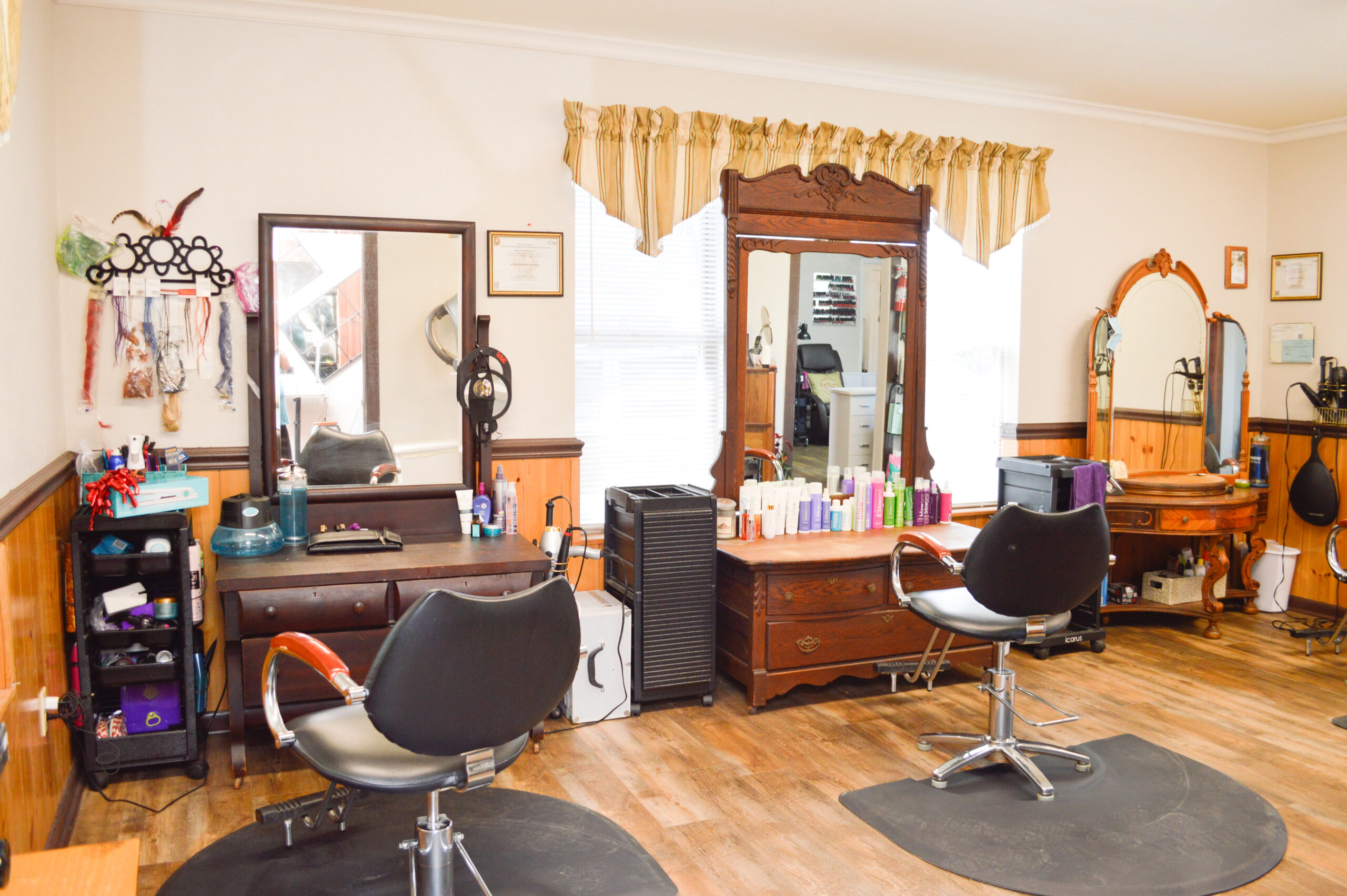 Hairitage Salon - wide 3